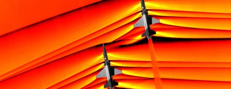 La NASA fotografió por primera vez las ondas de choque de dos jets que rompen la barrera del sonido