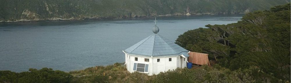 El francés que modernizó el sistema lumínico del Faro del Fin del Mundo