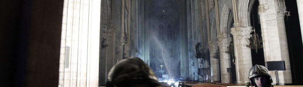 Las pinturas dañadas en Notre Dame serán reparadas en el Louvre