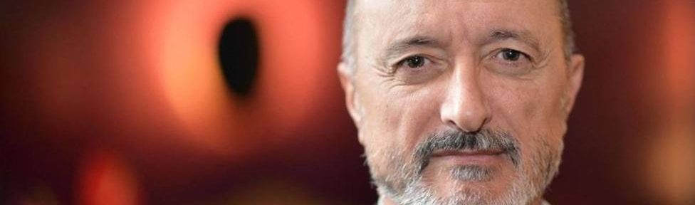 Pérez Reverte: «De los malos a menudo se aprende mucho más que de los buenos»