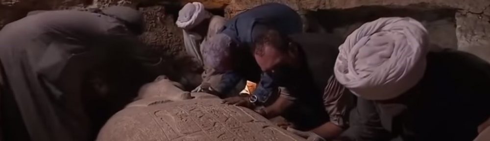 Un sarcófago egipcio de 2.500 años de antigüedad fue abierto en un programa de TV en vivo y esto fue lo que encontraron