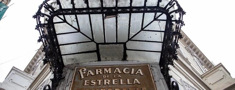 Los secretos de la primera farmacia del país, un lugar centenario que se mantiene en pie en el corazón de San Telmo