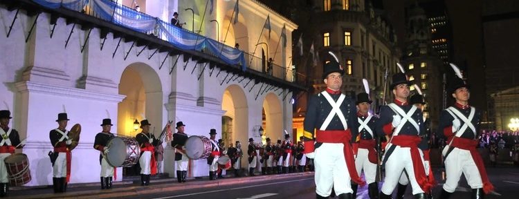 Después de 209 años, el regimiento «Patricios» recreó en el Cabildo los días de la Revolución de Mayo