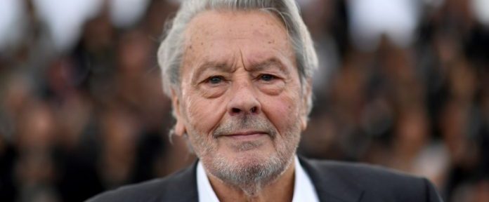 Alain Delon se recupera en Suiza de un accidente cerebrovascular