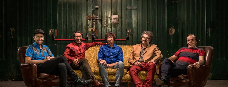 Cómo es «Jueves», el nuevo álbum de la banda uruguaya El Cuarteto de Nos