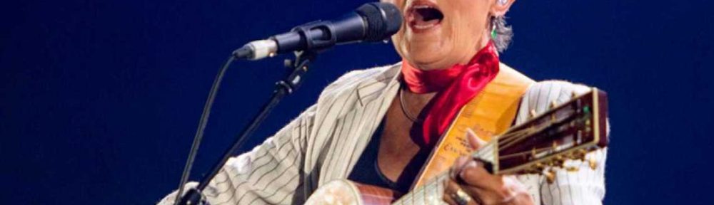 Joan Baez se retira de los escenarios, pero ya prepara una autobiografía