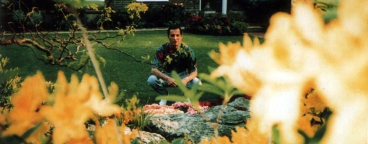 Freddie Mercury sonriendo: las hermosas fotos del cantante de Queen en su jardín poco antes de morir