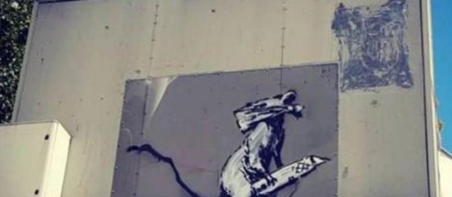 Robaron un grafiti de Banksy en las puertas del Centro Pompidou de París