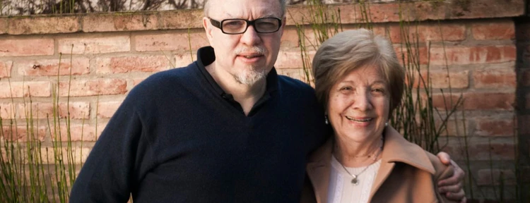 El emotivo adiós del escritor Jorge Fernández Díaz a su madre Carmina