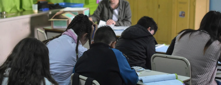 Las chicas en lengua, los chicos en matemática: todavía hay brecha de género en las pruebas, pero es menor