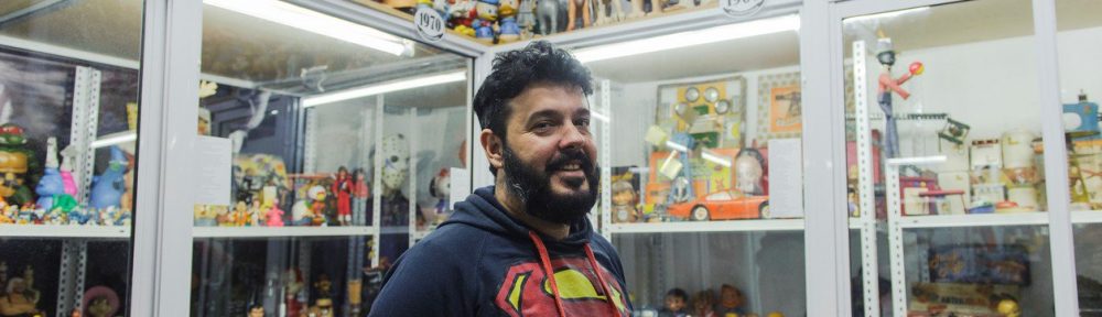 Con 800 modelos de Superman y mucho más, un lanusense creó el primer museo de juguetes de Capital