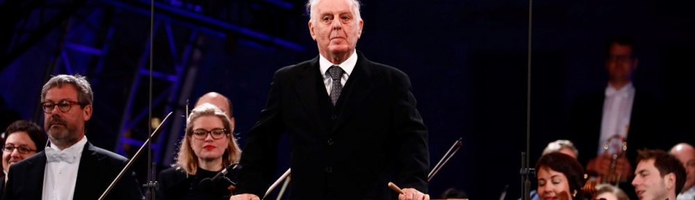 Barenboim dirigió la “Quinta Sinfonía” de Beethoven en la Puerta de Brandenburgo en la celebración de los 30 años de la caída del muro