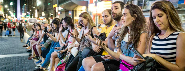 Cómo es la original obra de teatro por WhatsApp que convierte al público en los actores principales