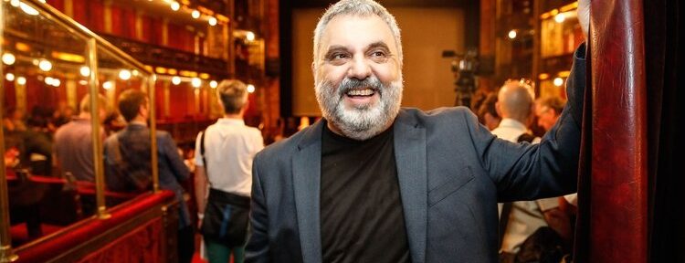 Alejandro Tantanian presentó su renuncia como director del Teatro Cervantes