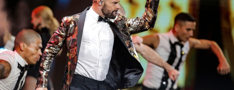 Ricky Martin abrió Viña del Mar 2020 con sus últimos éxitos y un beso al presentador