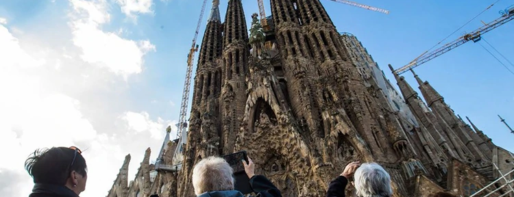 Polémica en Barcelona: un último agregado en la construcción de la Sagrada Familia puso en pie de guerra a sus vecinos