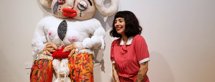 Mon Laferte, pintora: cómo es la muestra “expresionista” que presenta en México