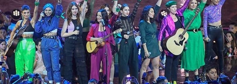 Julieta Venegas presentó su canto feminista «Mujeres», inspirado en marchas