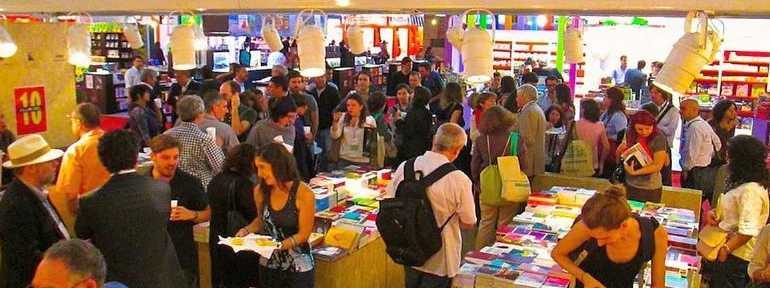 Con el lema «La Feria del Libro no se rinde», el evento se trasladó a la Televisión Pública