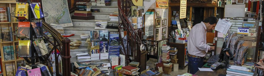Los libreros del Casco Histórico de Buenos Aires muestran sus espacios y recomiendan lecturas para disfrutar en casa