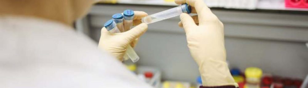 EEUU aprobó que la vacuna de la compañía Moderna contra el coronavirus pase a la segunda fase de prueba