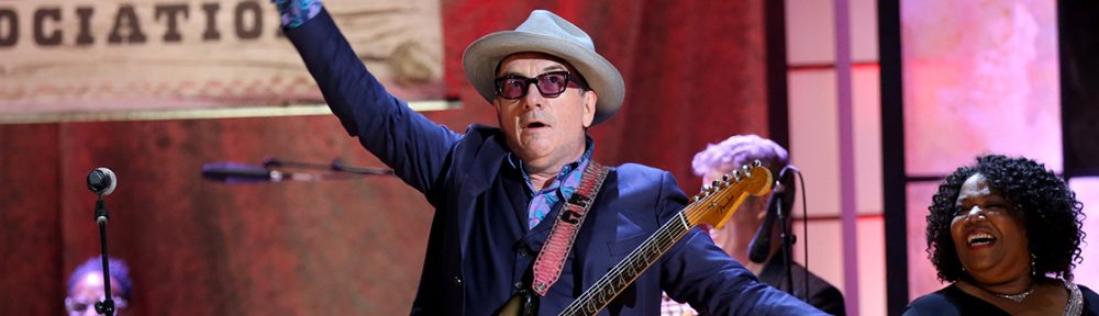Elvis Costello publicó un nuevo tema: «No Flag»