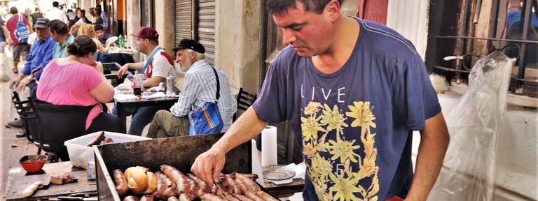 Pizza, choripán y fútbol: cómo el documental “Street Food” retrata las pasiones porteñas