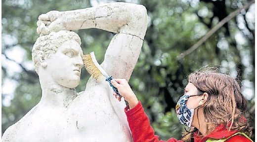 Avanza un plan para restaurar más de 100 esculturas de parques y plazas en La Plata