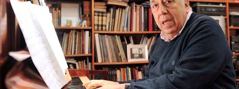 Adiós al piano maestro de Manolo Juárez