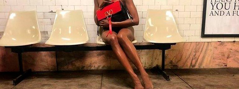 Naomi Campbell posó desnuda en el subte de Nueva York