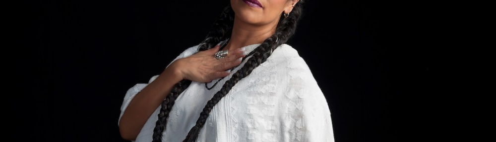 Lila Downs presenta el clip de «El silencio»