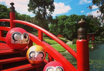 La quema de Darumas en el Jardín Japonés, un ritual milenario para atraer la buena energía en el 2021