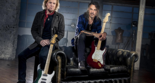 Adrian Smith y Richie Kotzen anuncian una colaboración electrizante con el lanzamiento de «Taking my chances»