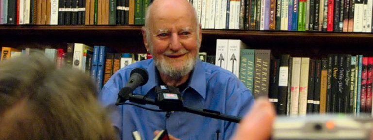 Murió el último poeta de la Generación Beat: a los 101 años falleció Lawrence Ferlinghetti