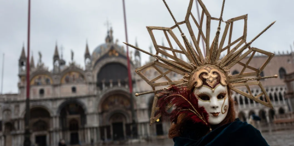 El Carnaval de Venecia busca sostener la magia en una ciudad vacía