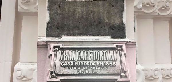 Robaron la placa fundacional de bronce del Café Tortoni