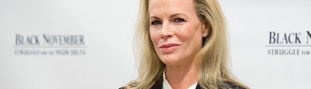 Kim Basinger, la millonaria sex symbol de los 80 que compró un pueblo, malgastó su dinero y hoy está en bancarrota