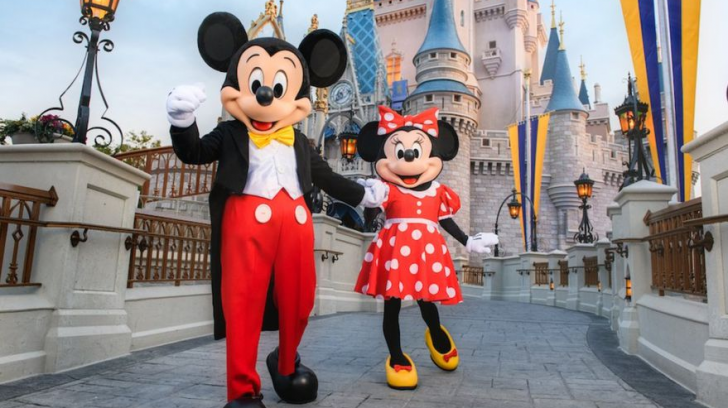 La inteligente razón por la que no hay espejos en los baños de Disney