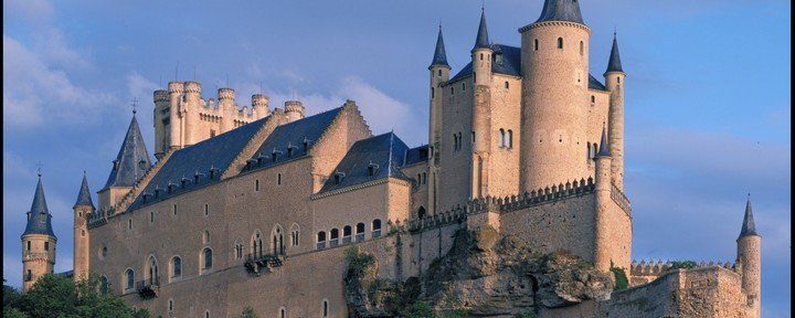 De la leyenda de Drácula a la inspiración de Disney, 8 espectaculares castillos de Europa