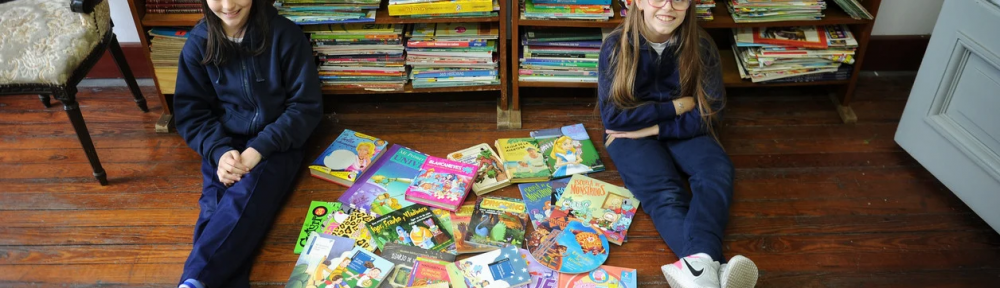“Hartas del zoom”, dos nenas fundaron una biblioteca y ya tiene más de mil libros para prestar gratis