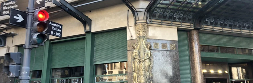La Confitería del Molino cumplió 105 años: la espectacular recuperación de su fachada, sin andamios
