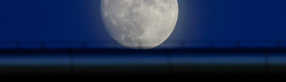Un “bamboleo” en la órbita de la Luna pone en alerta a la NASA
