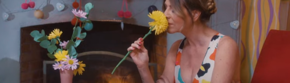 Marcela Morelo presenta el  clip de “Como la flor”