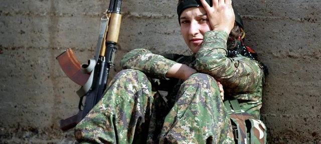 Sangre y corazón: mujeres armadas contra el Estado islámico