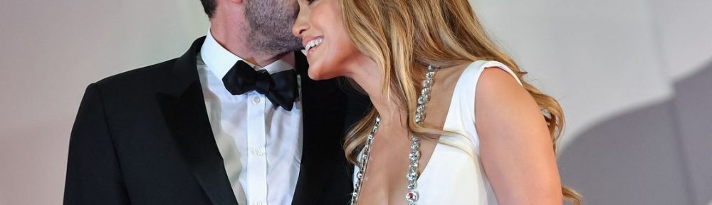 Besos, sonrisas y mucho amor: Ben Affleck y J.Lo se robaron las miradas en el Festival de Venecia