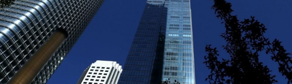 El rascacielos de los “millonarios” se está inclinando y temen que se derrumbe