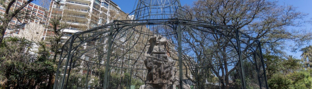 El ornamento de Plaza de Mayo que terminó como jaula de cóndores en el zoológico y que ahora fue restaurado