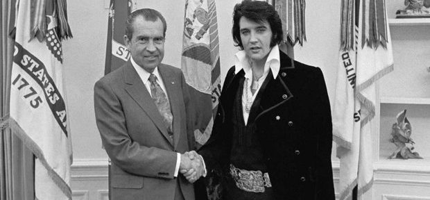 El presentador Bob Harris asegura que Elvis Presley espió a John Lennon por orden de Nixon