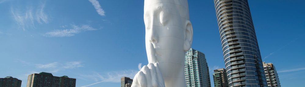 La imponente escultura de 22 metros de altura que asombra en Nueva York