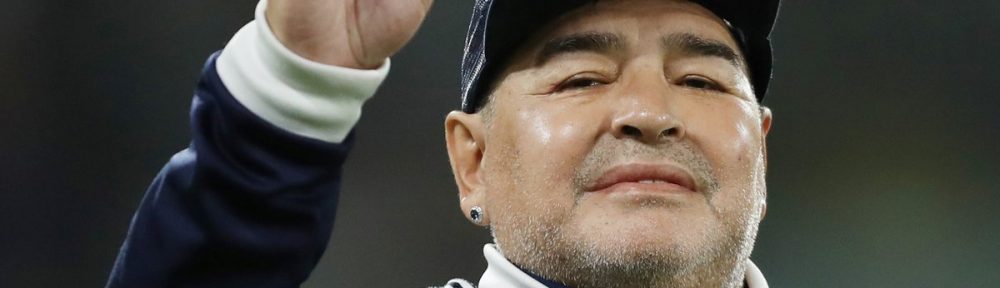 “No frotes más porque no sale más magia”: el libro que relata cómo vivió Maradona sus últimos días